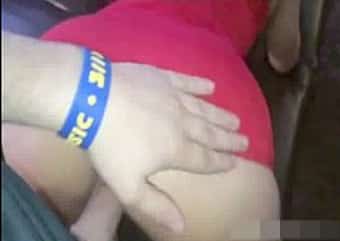 gostosa de vestido fudendo na balada