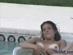 transando na piscina com gostosinha novinha