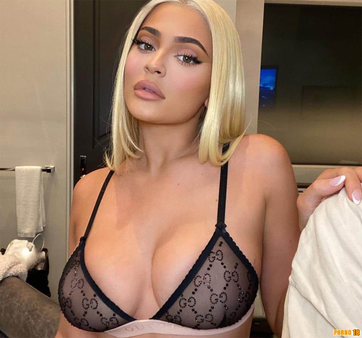 Kylie Jenner lingerie peladinha