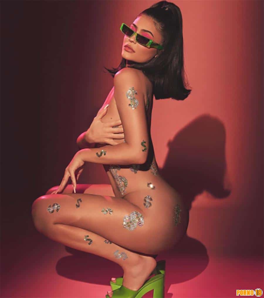 Kylie Jenner sem roupa