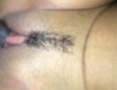 Buceta com bigodinho leva pau no video amador